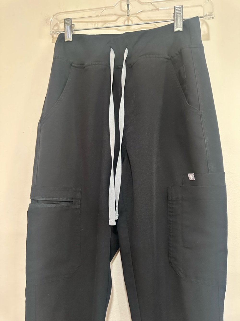 Figs Black women’s drawstring pants and top. Size XS - Picture 6 of 12